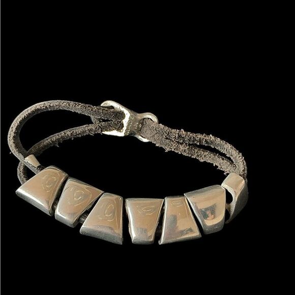 Vintage pewter pyramid and leather Made in USA heavy bracelet unisex adj 9” - Picture 4 of 8